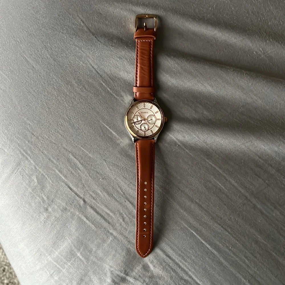 FOSSIL brown leather band watch - Picture 2 of 6